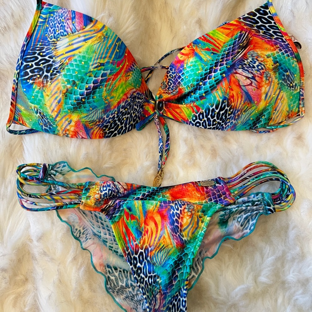 Luli Fama XLarge Top, Medium Bottoms. Rhinestone Detailing On The Too